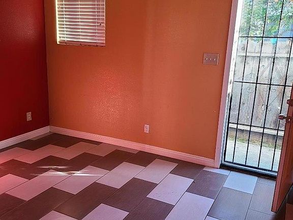 4th image of 370 Sherwood Dr