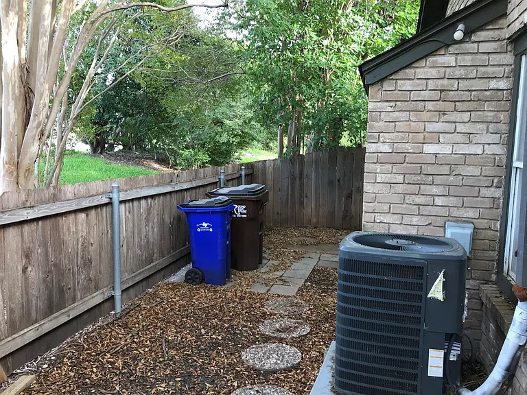 1015 E Yager Ln #87 — Photo 21
