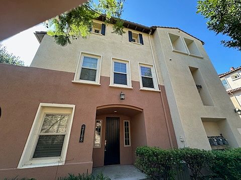 1st image of 2108 Silverado St