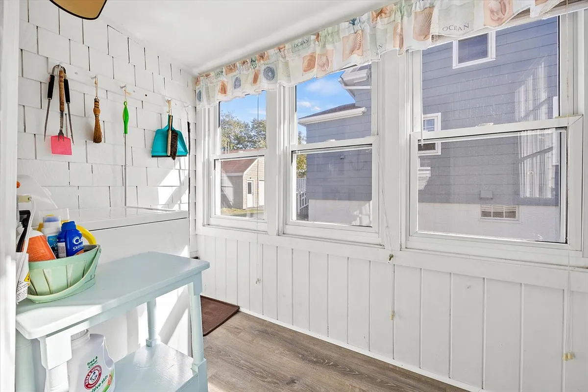 2 bed, 927 sqft, $2,400 — Photo 3