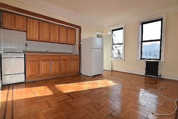 2nd image of 1720 Dorchester Rd #3