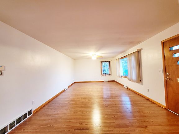 4th image of 12 N Cherrytree Ct