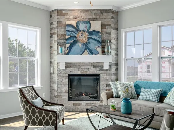 11901 S Tallgrass Dr #703, Olathe, KS 66061