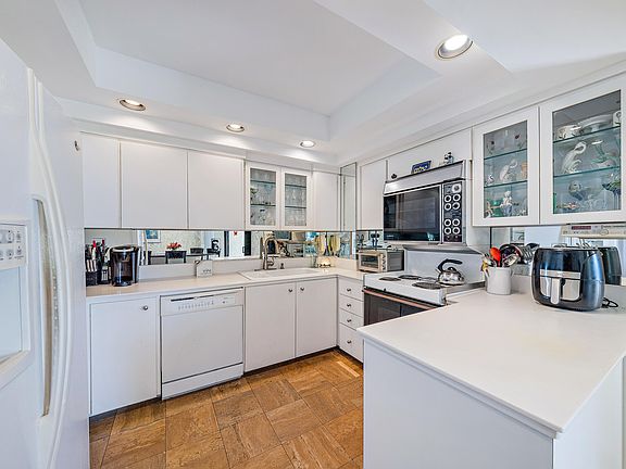 5th image of 3300 S Ocean Blvd #105-105S