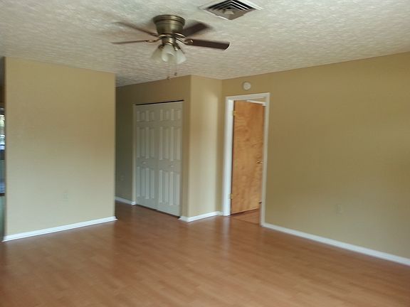 4th image of 2440 Delrose Dr W