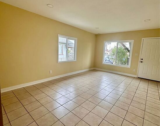 5th image of 3533 E 8th St
