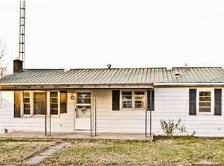 16 E 2nd St, Birdseye, IN 47513