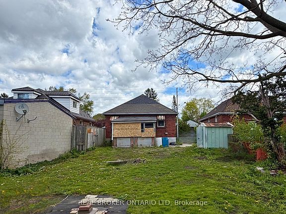 4th image of 101 Adelaide St S