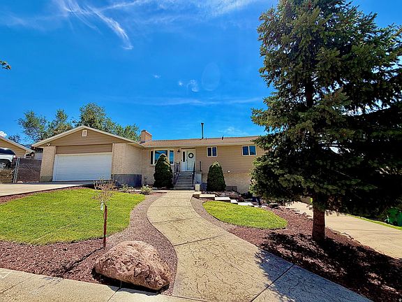 2nd image of 916 E Sunburn Ln