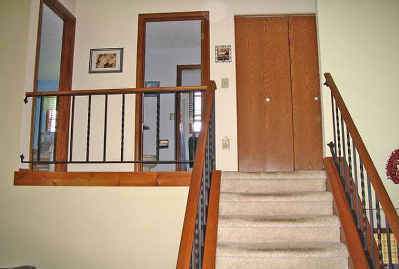 2nd image of 1 HAWTHORN Court