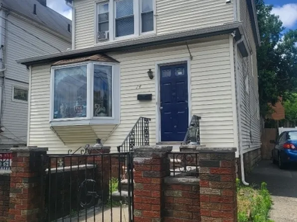 14 Grove St, Elizabeth City, NJ 07202