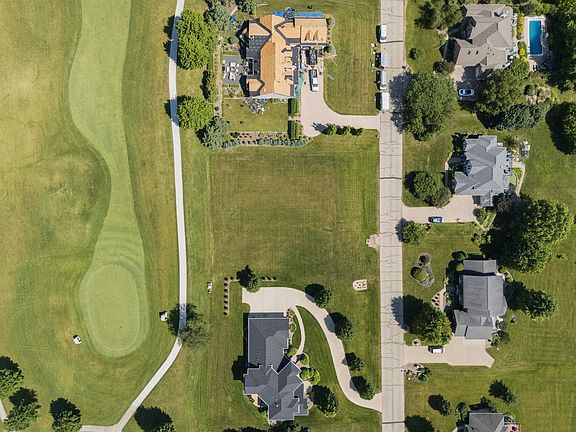 5th image of 17 Wedgewood Dr