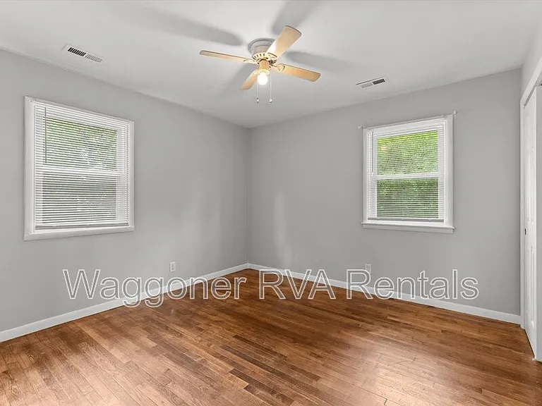 924 Kingsway Rd — Photo 43