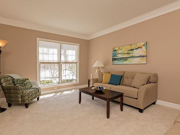 3rd image of 522 Woodland Ct