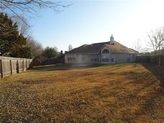 3rd image of 1202 River Oak Dr