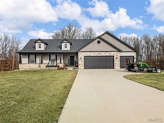 2nd image of 70 Whiteside Estates Dr