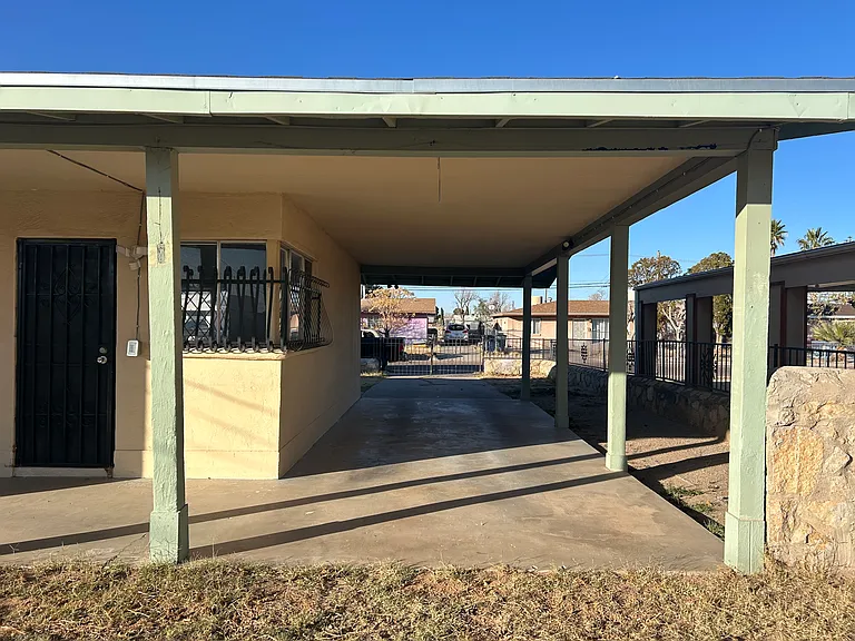 Guadalupe Dr — Photo 10