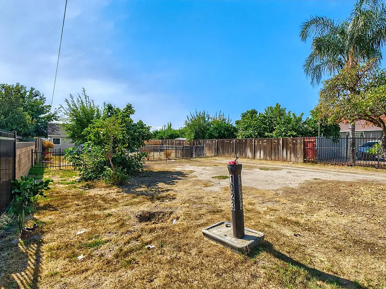 1023 W Congress St — Photo 23