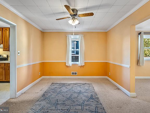 4th image of 2528 Hillcrest Ave