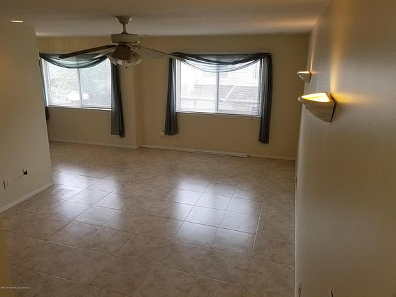 5th image of 74 Ashley Ln