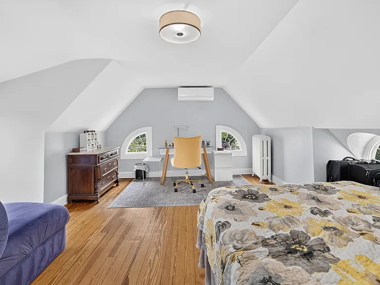 44 Elizabeth St — Photo 25