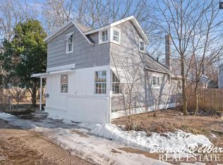 1041 Hermitage St SE, Grand Rapids, MI 49506