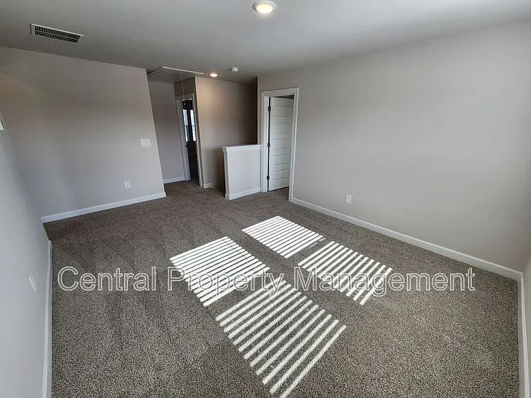 628 Orsman Trl — Photo 13