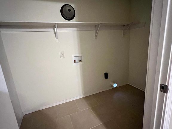 5th image of 1502 N Hancock Ave