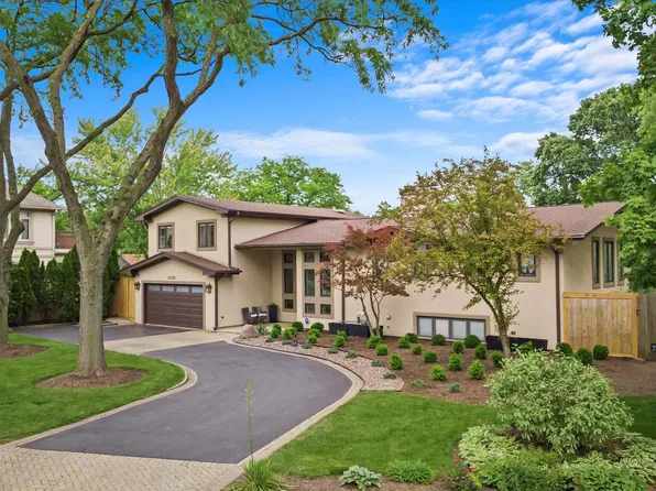 1035 Rosemary Ter, Deerfield, IL 60015