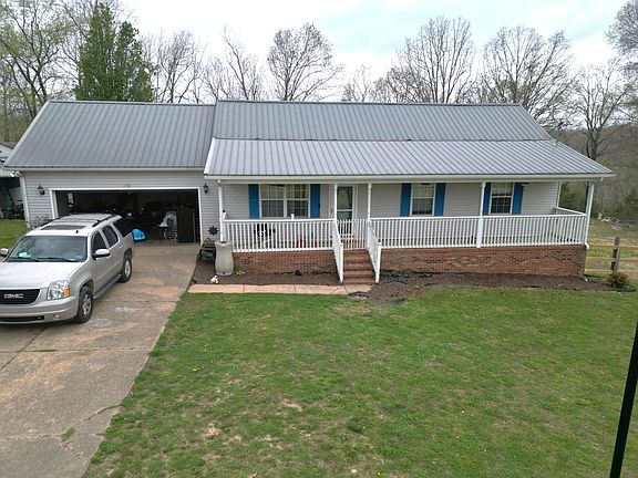 3rd image of 150 Deerwood Rd
