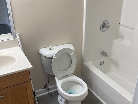 4th image of 332 Lancaster Ave #4B