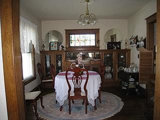 5th image of 220 Bowen St