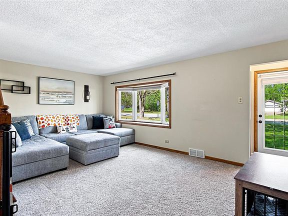 3rd image of 2801 North Lane