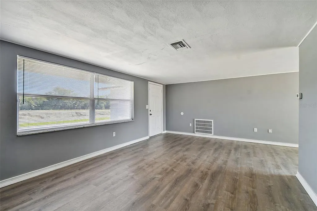 2 bed, 1.5 bath, 1046 sqft, $1,695 — Photo 3