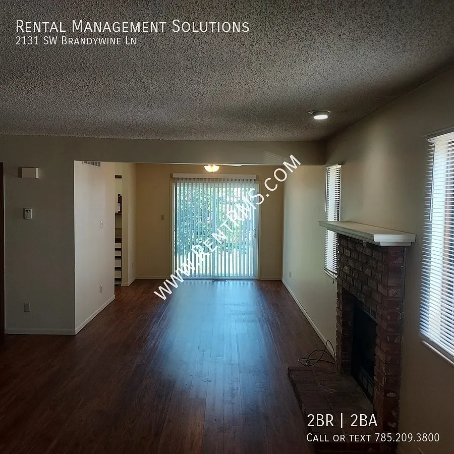 *Move-In Special*2131 Sw Brandywine Ln - 2 Bed/1.5 Bath — Photo 2
