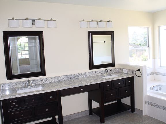 3rd image of 10537 Mesa Ln