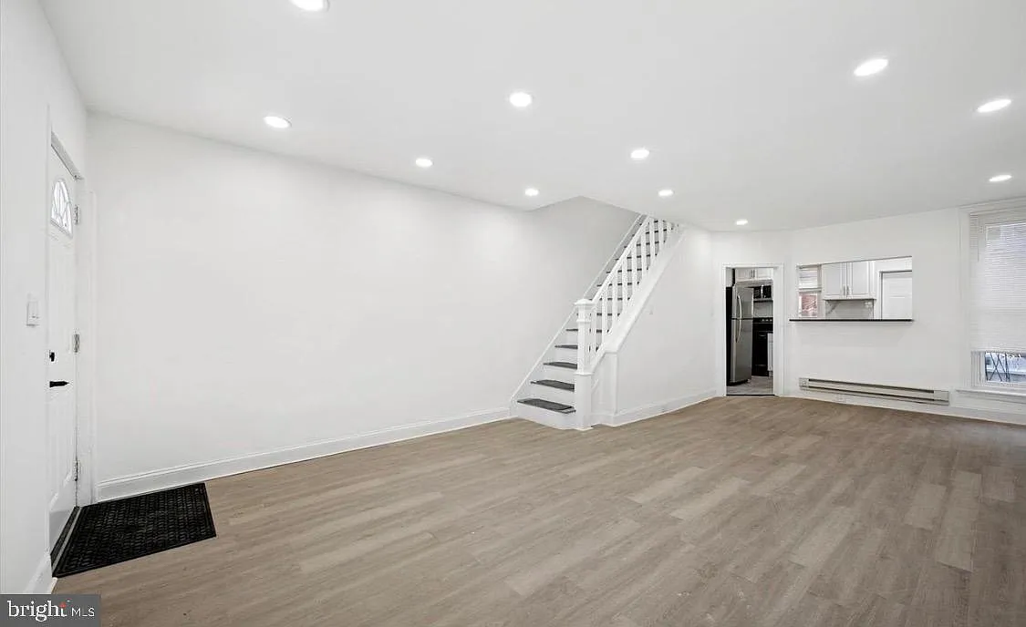 3 bed, 1050 sqft, $1,990 — Photo 2