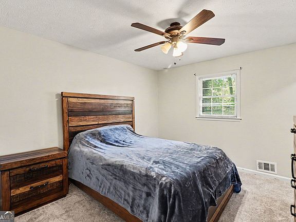 5th image of 745 Pioneer Rd