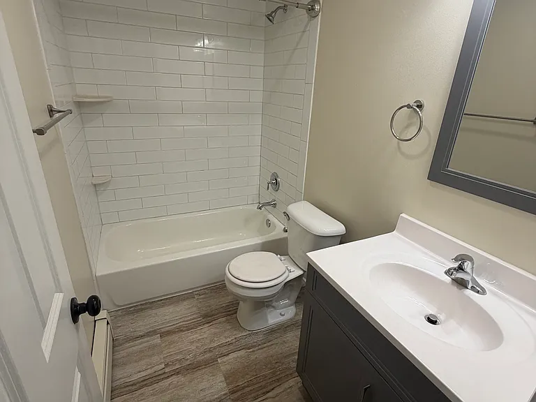 7809 Woodward Ave — Photo 3