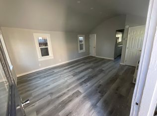 901 1/2 Euclid Ave, Long Beach, CA 90804