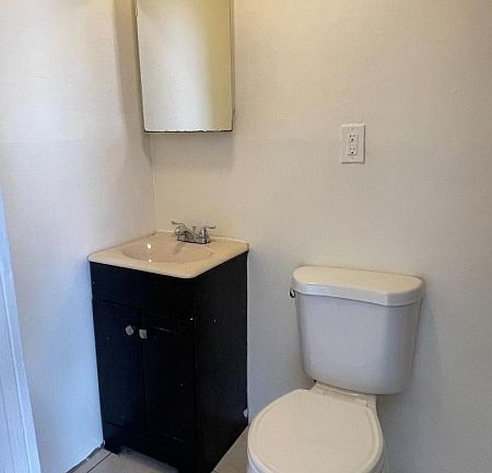 4th image of 164 N Day St Unit 1R