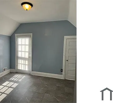 7926 S Escanaba Ave — Photo 11