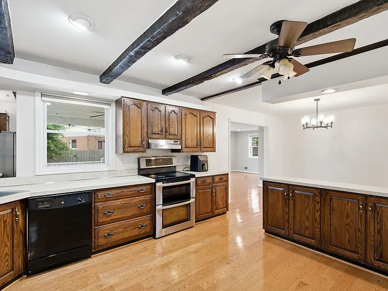2521 Shanandale Dr — Photo 10