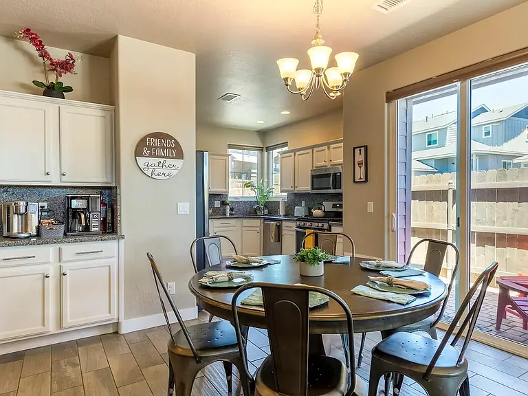 2556 W Clement Cir — Photo 14