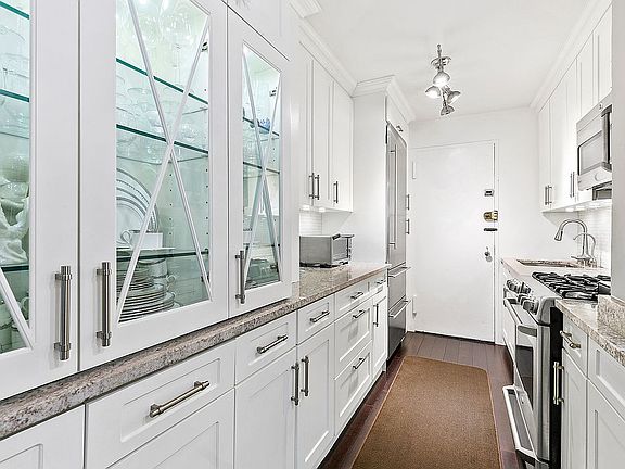 3rd image of 10 E End Ave APT 10H