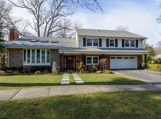 12 Lincoln Rd, Great Neck, NY 11021