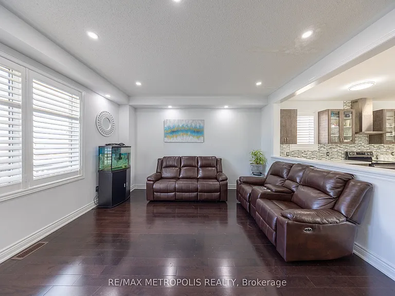 36 Michaelis St — Photo 17