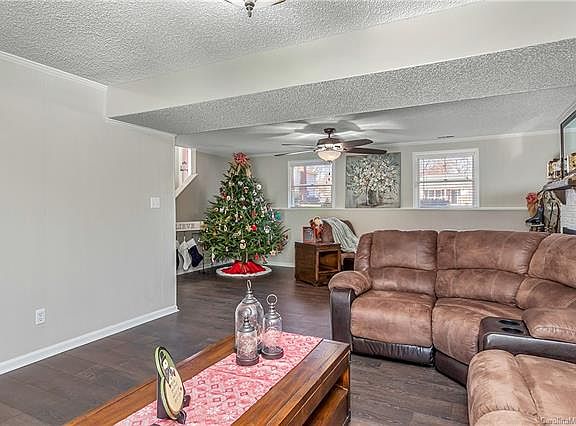 3rd image of 3867 Gardner Park Dr