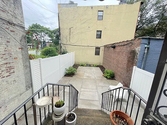 Rented by New Amsterdam Realty Group | media 4