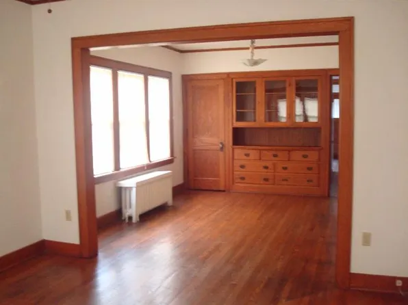 423 W North St, Crown Point, IN 46307